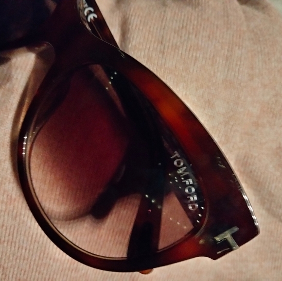 Womens Tom Ford sunglasses - Picture 3 of 7